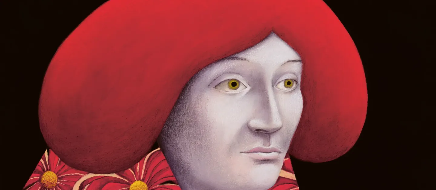 Porträt einer Person mit rotem, rundem Hut und Kleid mit roten und weißen Blumenmustern vor schwarzem Hintergrund.