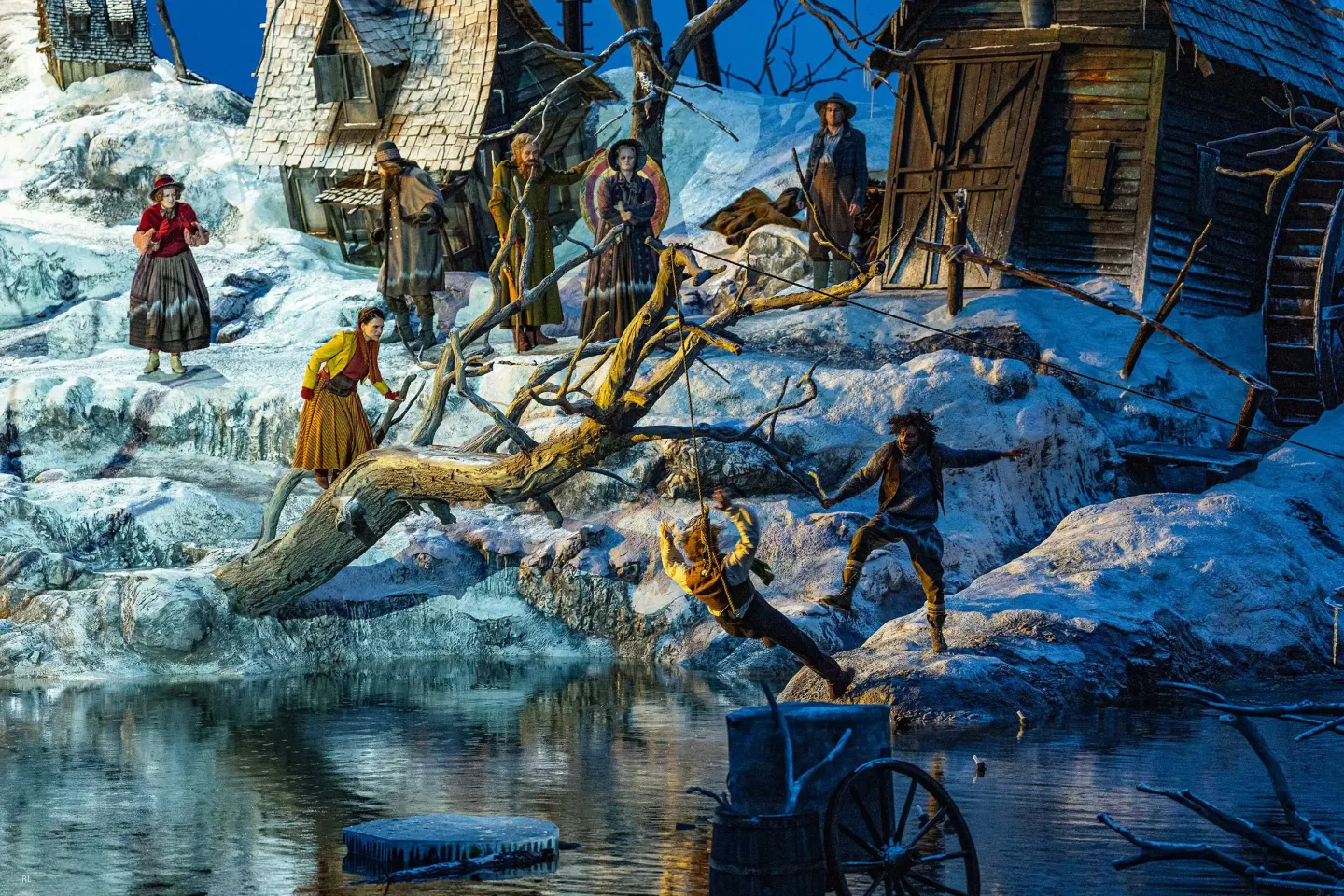 Erhängungsszene "Der Freischütz" eine Figur hängt über dem Wasser