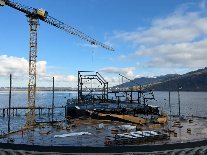 Seebühne im Aufbau, Bühnenbild "La traviata"