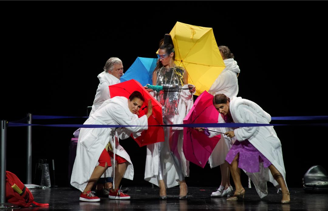 Festspielhaus - Impresario Dotcom - 2020 - bunte Schirme 