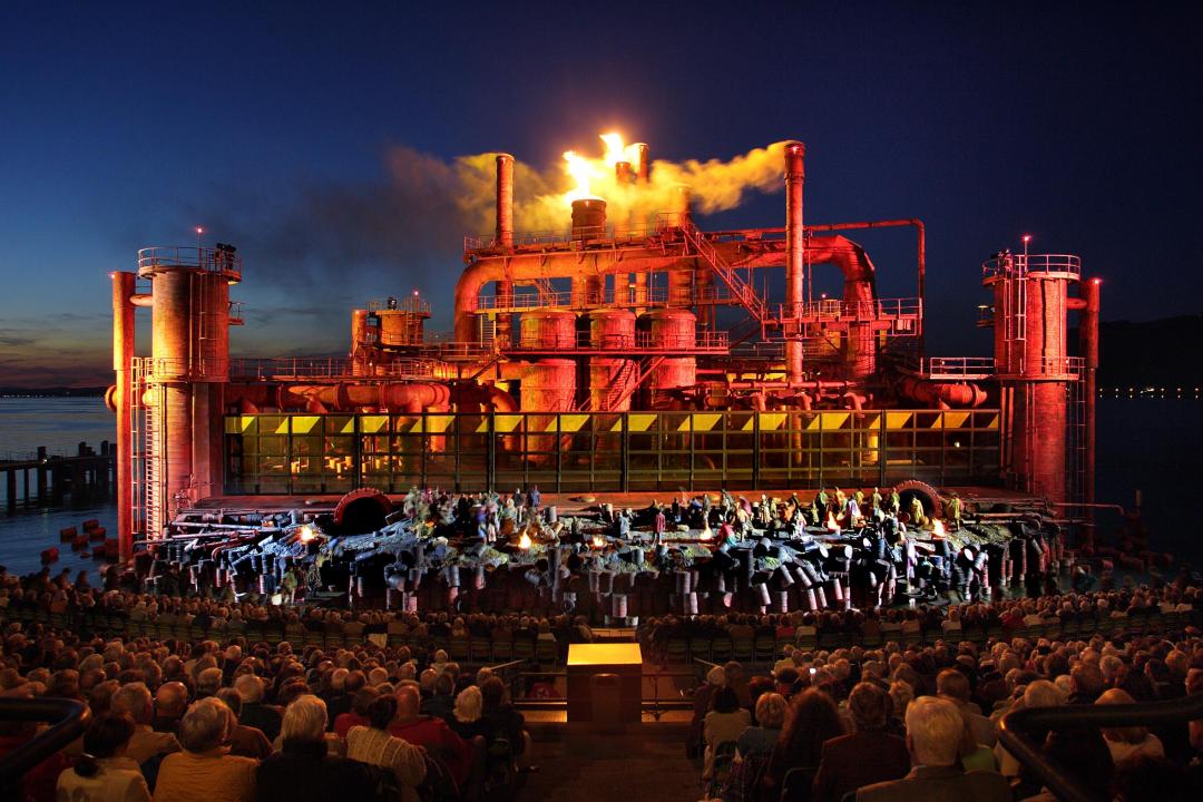 Seebühne - 2005 - Der Troubadour - Ölraffinerie - Bühnenbild